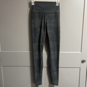 Alo Yoga Womens Vapor High Waist Compression Leggings Camo Print Size XS